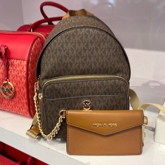 MICHAEL KORS
Maisie Extra-Small Logo 2-in-1 Backpack
Brown 
NWT - Picture 9 of 16